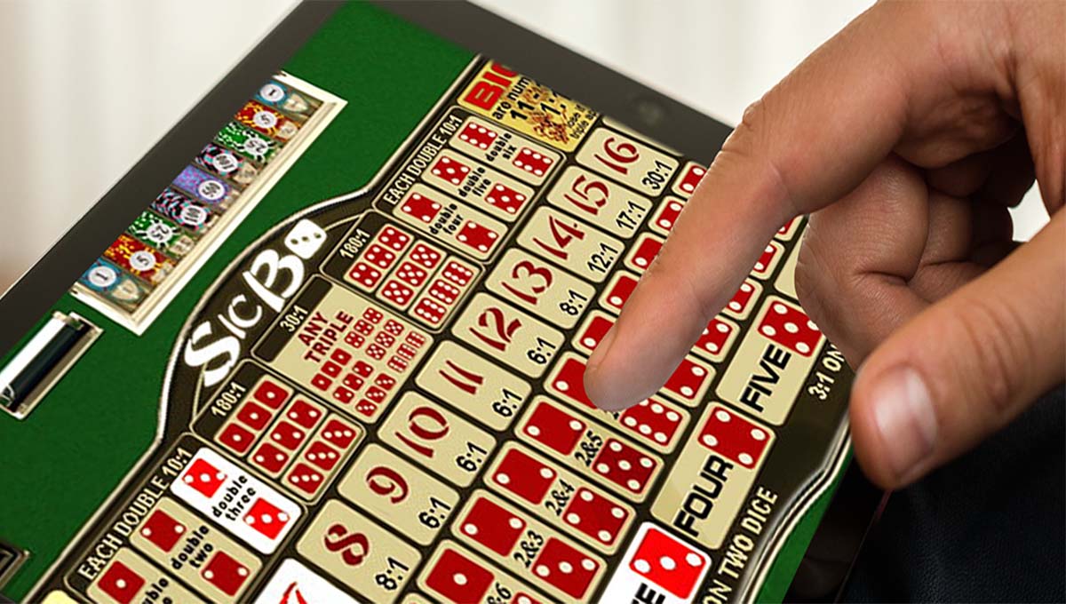 Engaging screenshot of players enjoying Hundred Sic Bo gameplay at SafeGameHub.